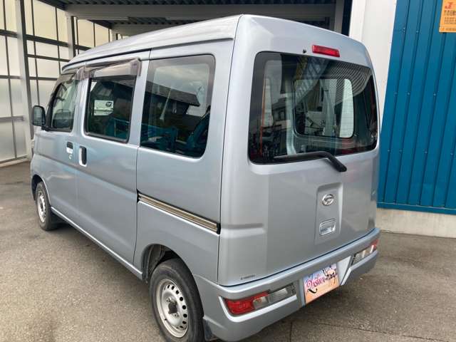 Daihatsu Hijet Cargo 6