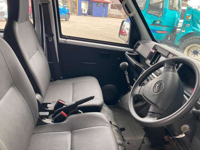 Daihatsu Hijet Cargo 7