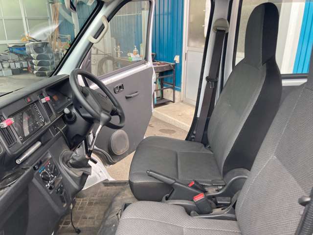 Daihatsu Hijet Cargo 8