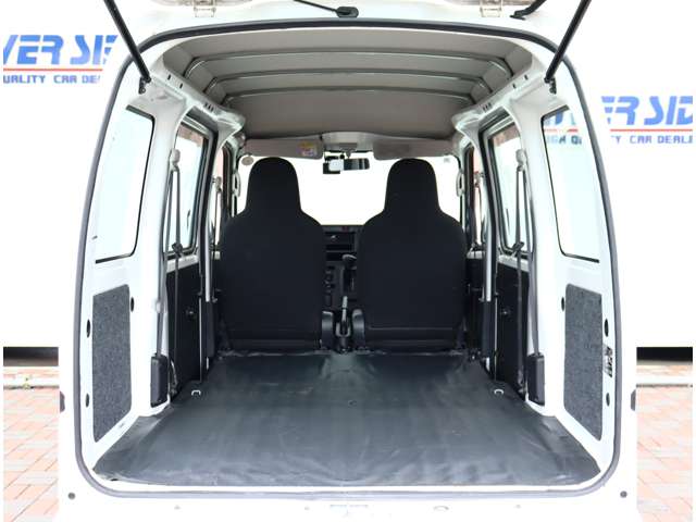 Daihatsu Hijet Cargo 11