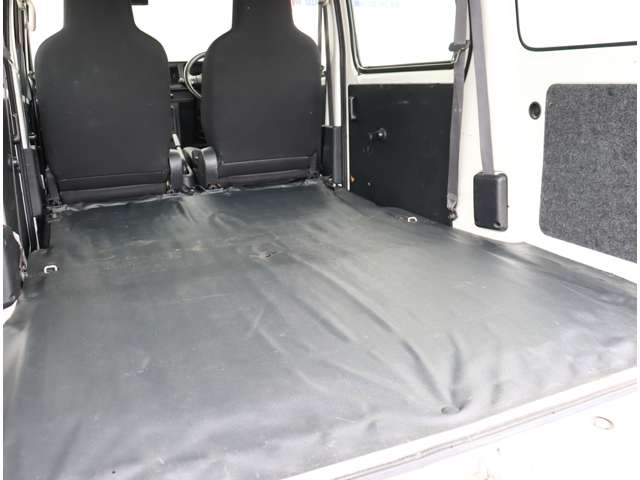 Daihatsu Hijet Cargo 12