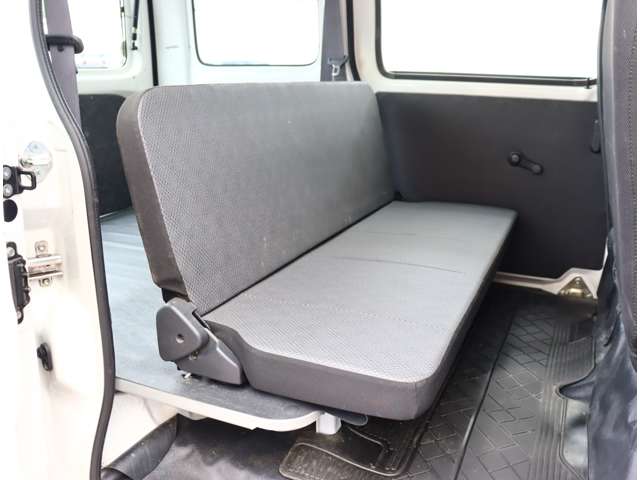 Daihatsu Hijet Cargo 9