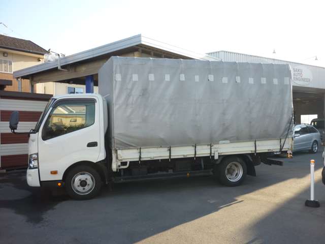 Hino Dutro 3