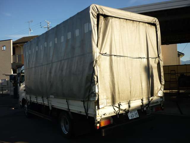 Hino Dutro 4