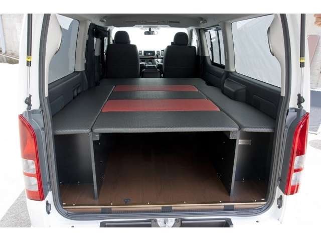 Toyota Hiace Van 5
