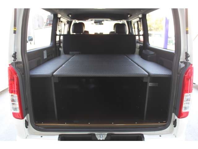 Toyota Hiace Van 6