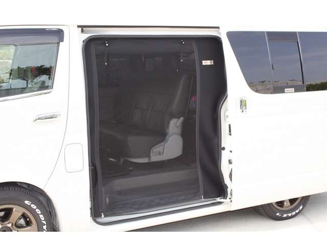 Toyota Hiace Van 7