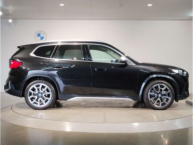 BMW iX1 11