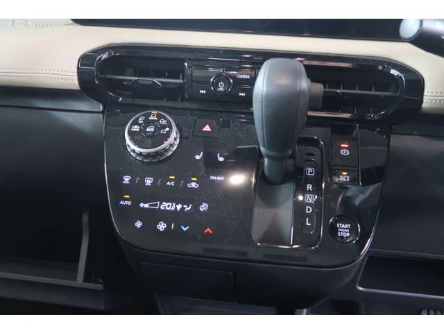 Mitsubishi Delica Mini 12