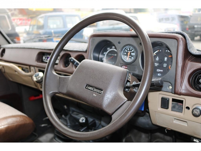 Toyota Land Cruiser 60 11