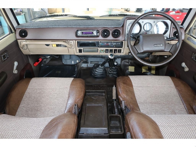 Toyota Land Cruiser 60 3