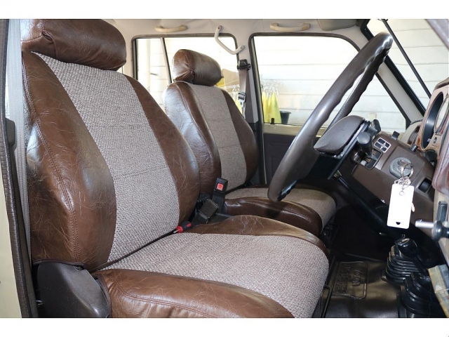 Toyota Land Cruiser 60 7