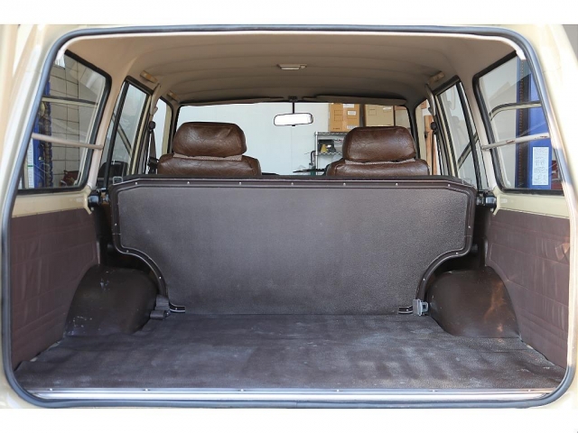 Toyota Land Cruiser 60 9