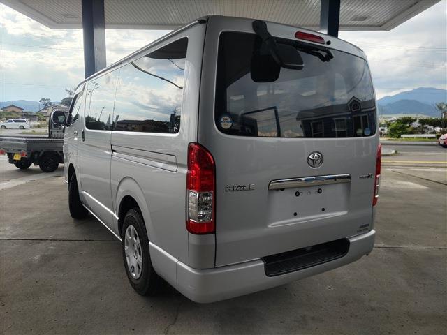 Toyota Hiace Van 3