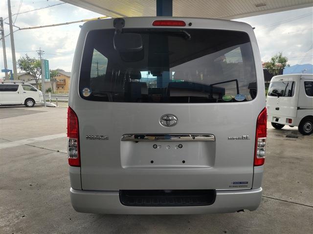 Toyota Hiace Van 4