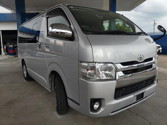 Toyota Hiace Van 7