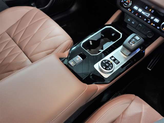 Mitsubishi Outlander 2