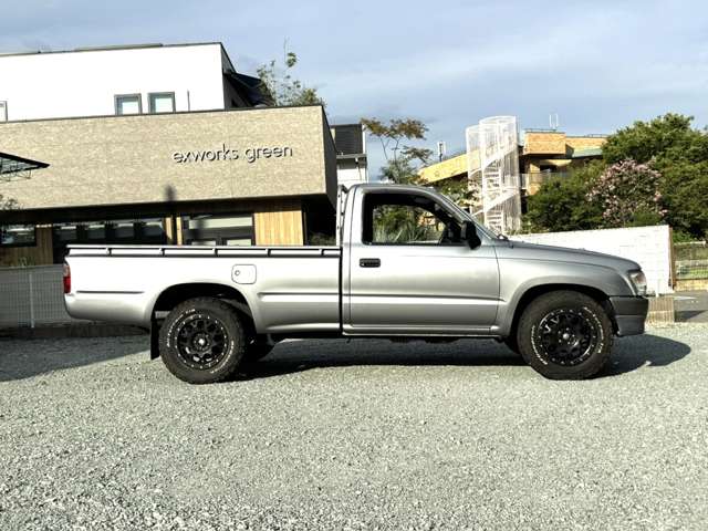 Toyota Hilux 9
