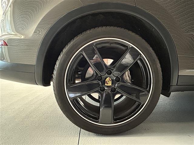 Porsche Cayenne 8