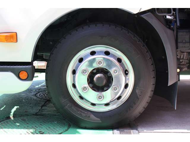 Hino Dutro 4