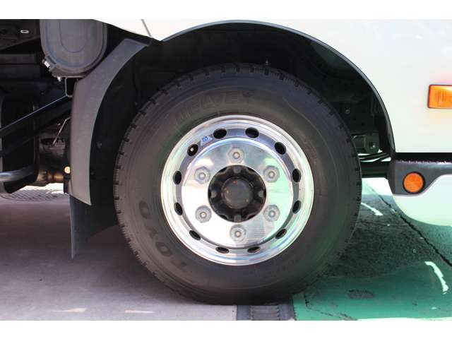 Hino Dutro 10