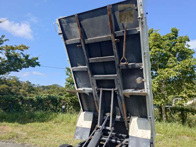 Hino Dutro 8