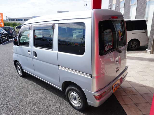 Daihatsu Hijet Cargo 8