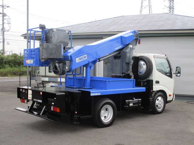 Isuzu Elf 4