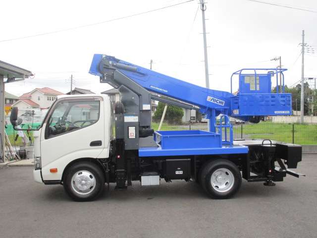 Isuzu Elf 6