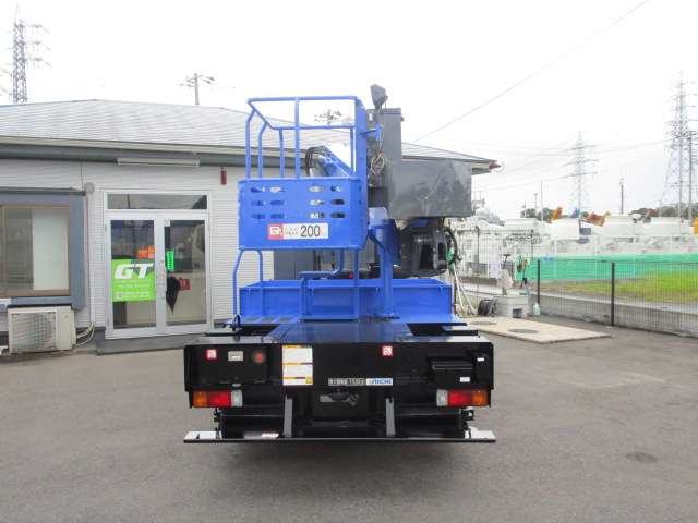 Isuzu Elf 8