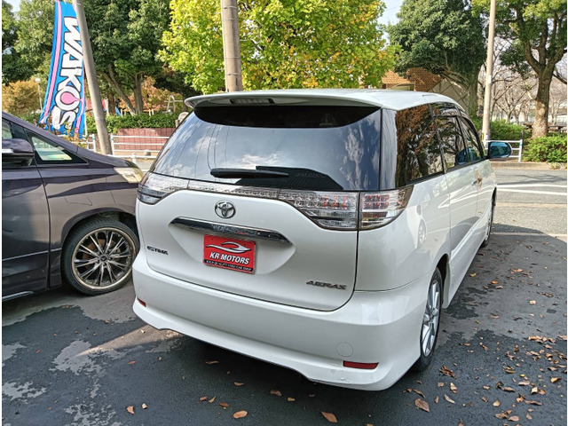 Toyota Estima 4