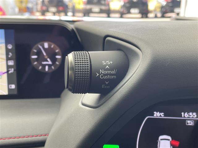 Lexus UX 8