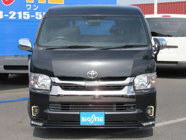 Toyota Hiace Van 12