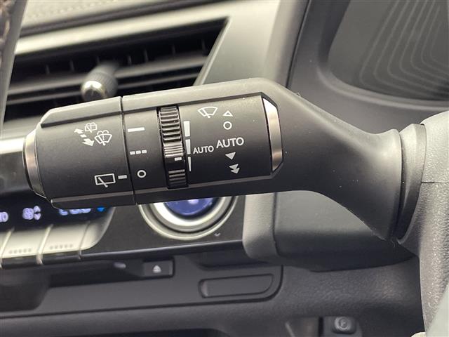 Lexus UX 12