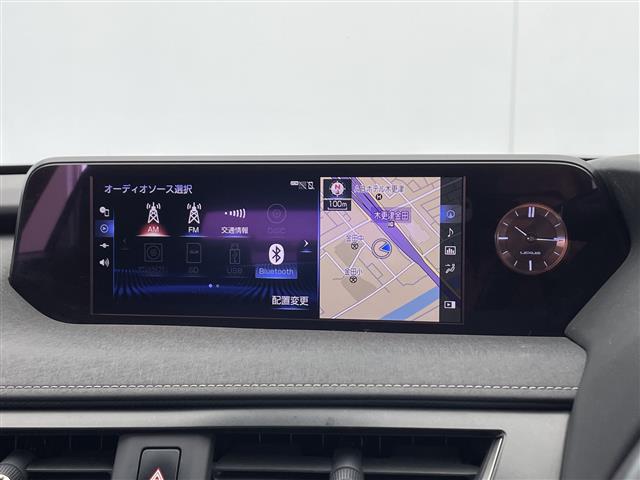 Lexus UX 8