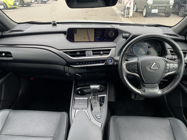 Lexus UX 6