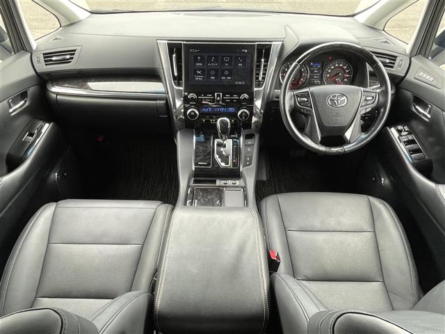 Toyota Alphard 3