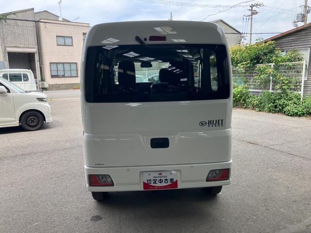 Daihatsu Hijet Cargo 4