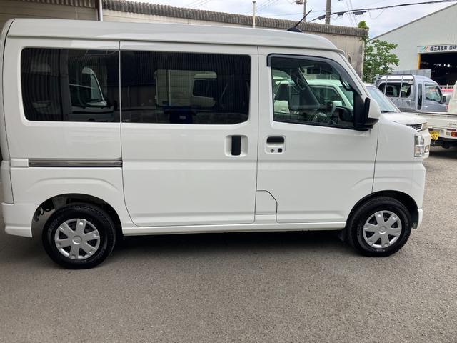 Daihatsu Hijet Cargo 6