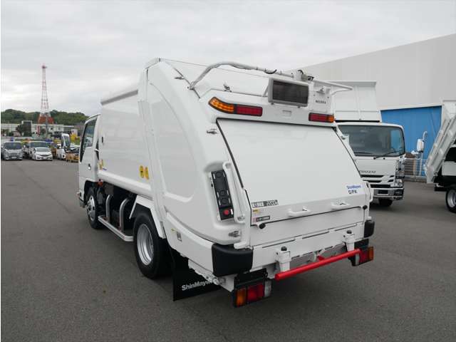 Isuzu Elf 8