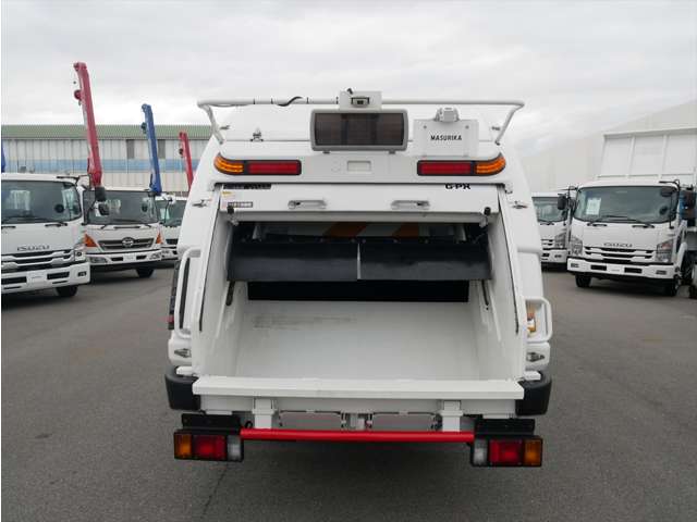 Isuzu Elf 10