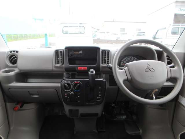 Mitsubishi Minicab Van 2