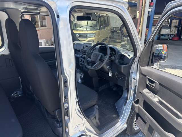 Daihatsu Hijet Cargo 11
