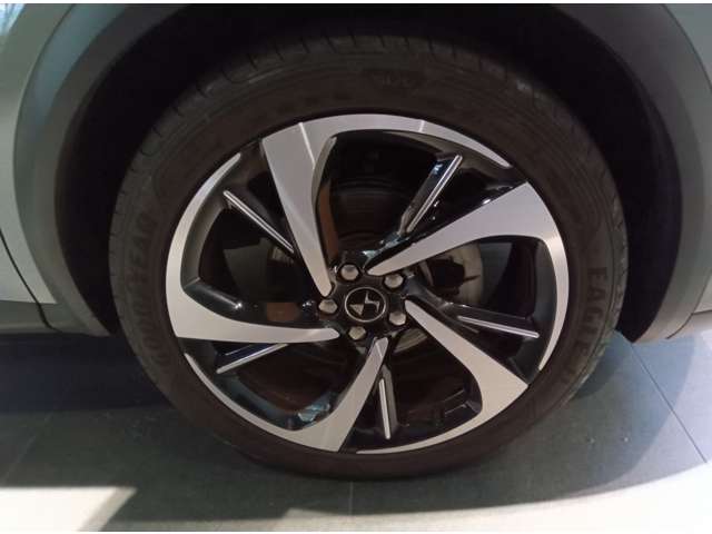 DS Automobiles DS7 11