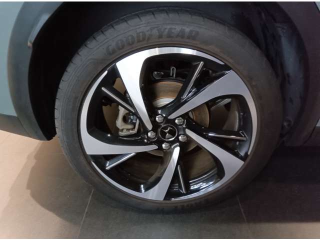 DS Automobiles DS7 12