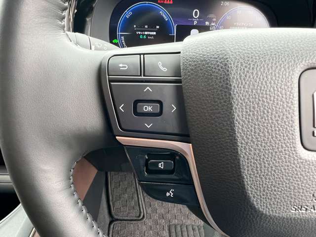 Toyota Crown Crossover 12