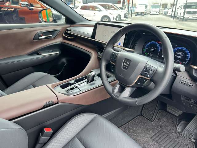 Toyota Crown Crossover 8