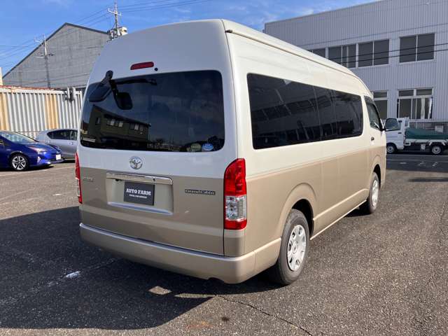 Toyota Hiace 4