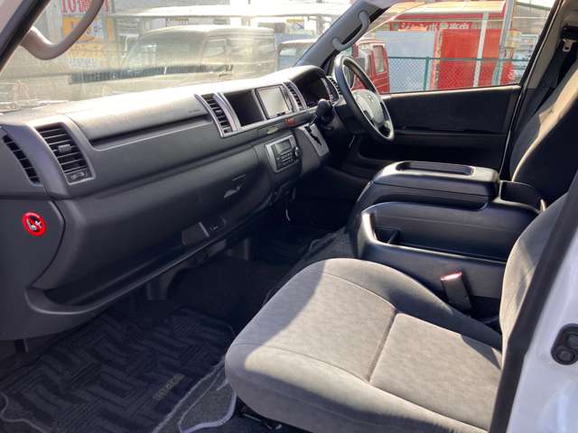 Toyota Hiace 6