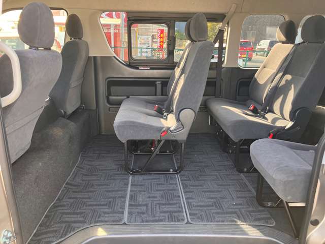 Toyota Hiace 7